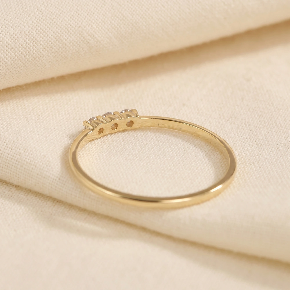 18Kt Yellow Gold Delicate Ring With Lab Grown Diamond