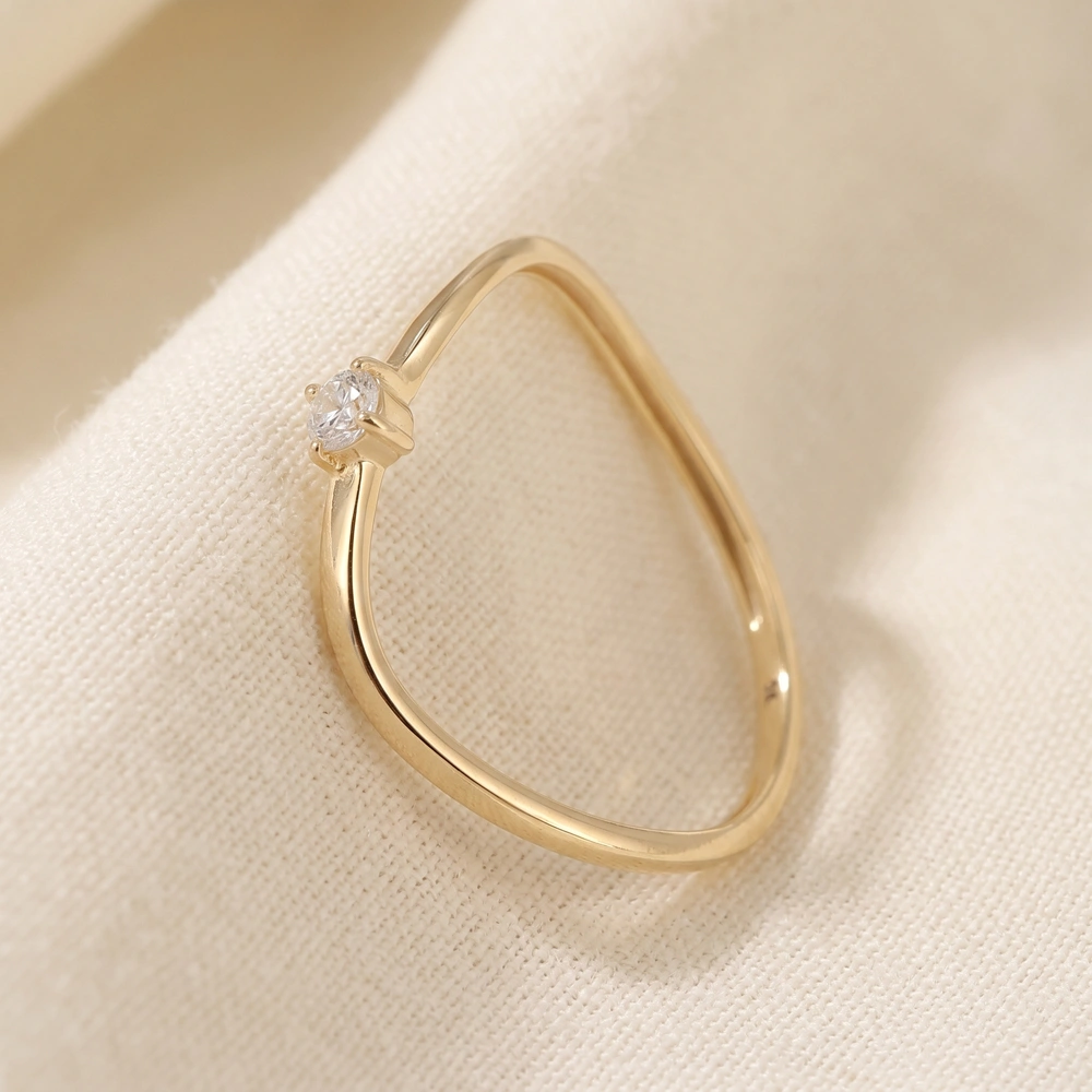 18Kt Yellow Gold Finger Ring With Lab Grown Diamond 18Kt Yellow Gold Finger Ring With Lab Grown Diamond