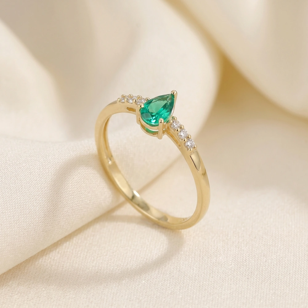 9Kt Yellow Gold Ring With Columbia Emerald And Lab Diamond 9Kt Yellow Gold Ring With Columbia Emerald And Lab Diamond