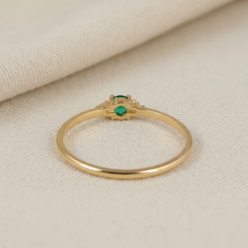 9Kt Yellow Gold Ring With Columbia Emerald And Diamond 9Kt Yellow Gold Ring With Columbia Emerald And Diamond