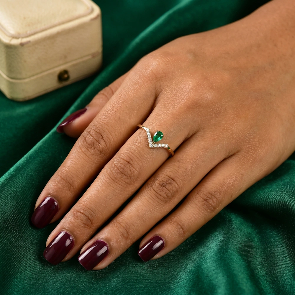 9 Kt Gold Ring With Lab Grown Diamond, Columbia Emerald 9 Kt Gold Ring With Lab Grown Diamond, Columbia Emerald