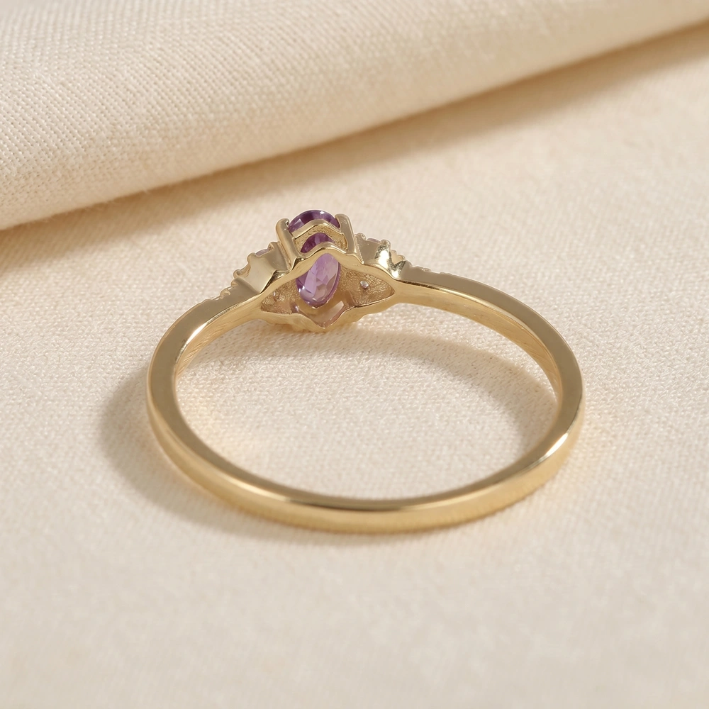 Yellow Gold Ring With Lab Grown Diamond And Alexandrite Yellow Gold Ring With Lab Grown Diamond And Alexandrite