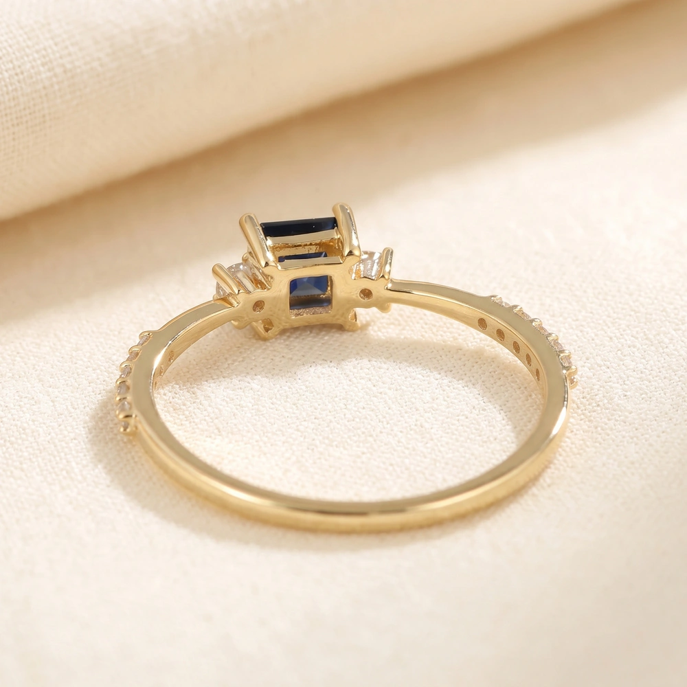 Lab Grown Diamond And Royal Blue Sapphire Gold Ring Lab Grown Diamond And Royal Blue Sapphire Gold Ring