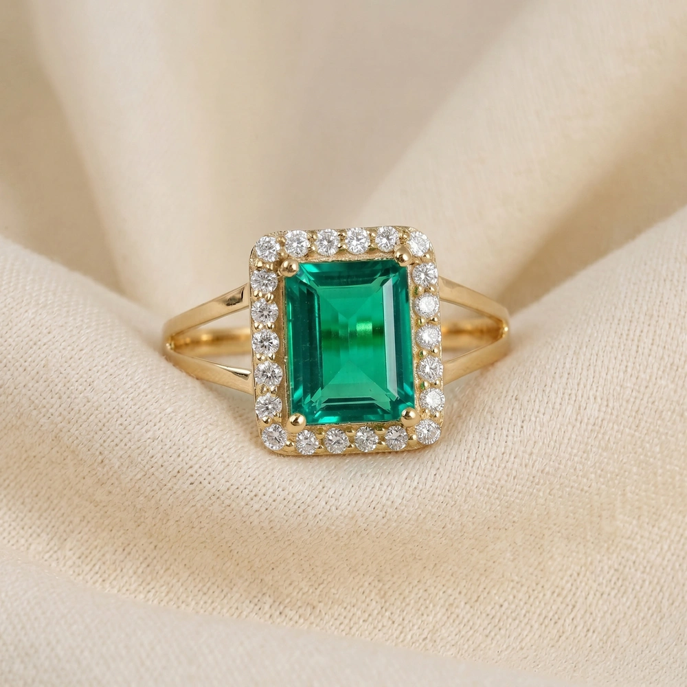 Lab Grown Diamond And Columbia Emerald Gold Ring Lab Grown Diamond And Columbia Emerald Gold Ring