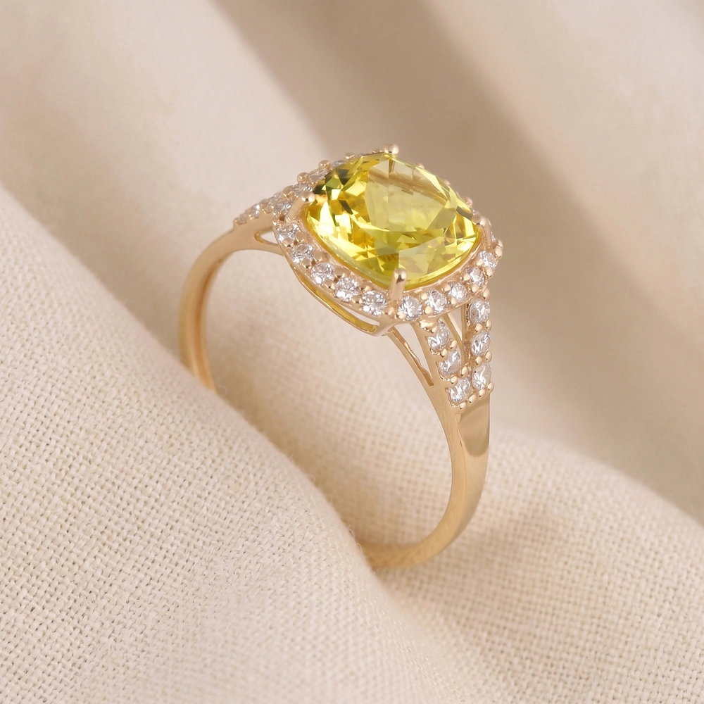 18Kt Gold Ring With Lab Grown Yellow Sapphire And Diamond 18Kt Gold Ring With Lab Grown Yellow Sapphire And Diamond