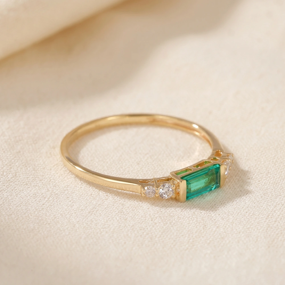 Lab Grown Diamond, Columbia Emerald Handcrafted Gold Ring Lab Grown Diamond, Columbia Emerald Handcrafted Gold Ring