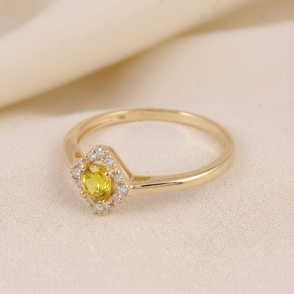18Kt Gold Ring Lab Grown Diamond And Yellow Sapphire
