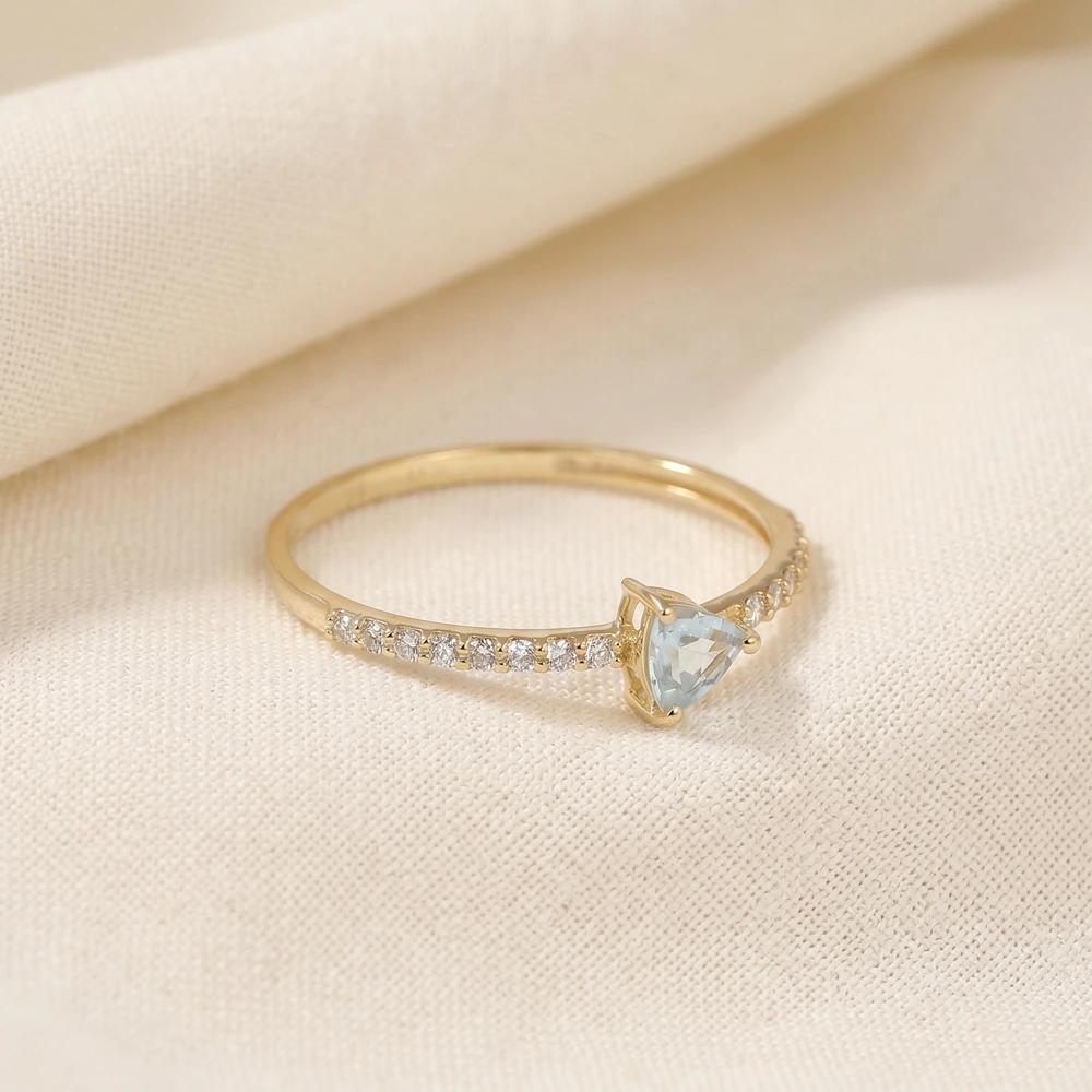 Lab Grown Diamond Handcrafted Gold Ring With Aquamarine Lab Grown Diamond Handcrafted Gold Ring With Aquamarine