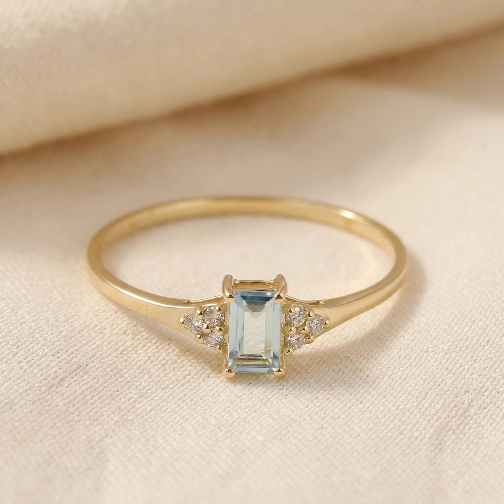 Sustainable Aquamarine Gold Ring With Lab Grown Diamond Sustainable Aquamarine Gold Ring With Lab Grown Diamond