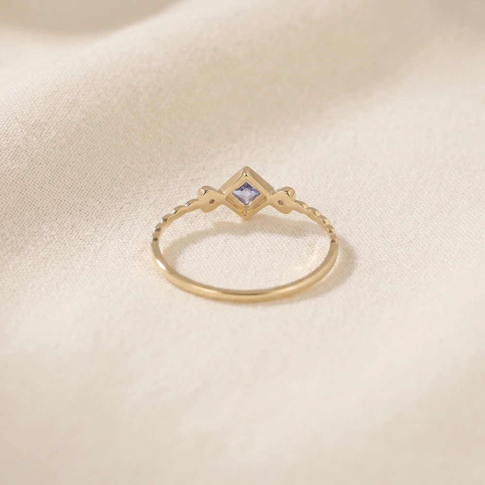 Handcrafted Aquamarine Gold Ring With Lab Grown Diamond Handcrafted Aquamarine Gold Ring With Lab Grown Diamond