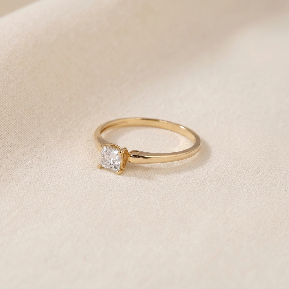 Handcrafted Solitaire Gold Ring With Lab Grown Diamond Handcrafted Solitaire Gold Ring With Lab Grown Diamond