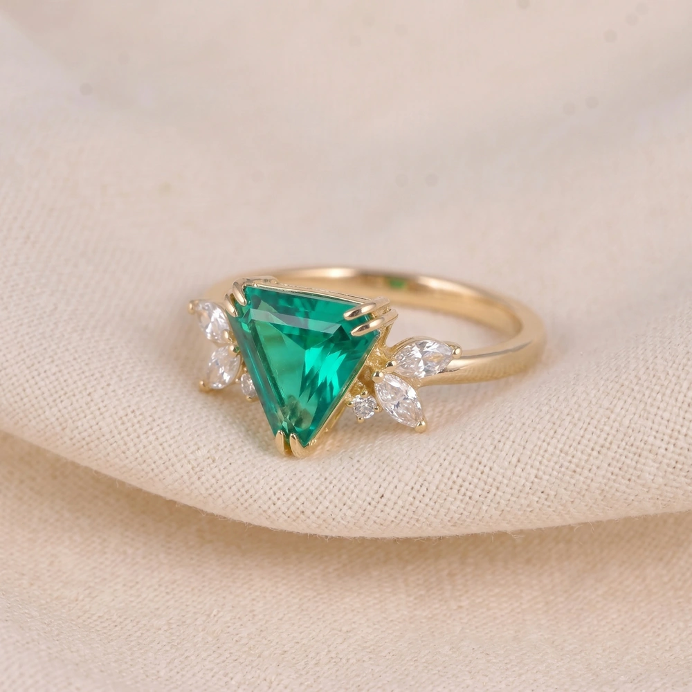 Lab Grown Diamond Columbia Emerald 9Kt Gold Ring Lab Grown Diamond Columbia Emerald 9Kt Gold Ring