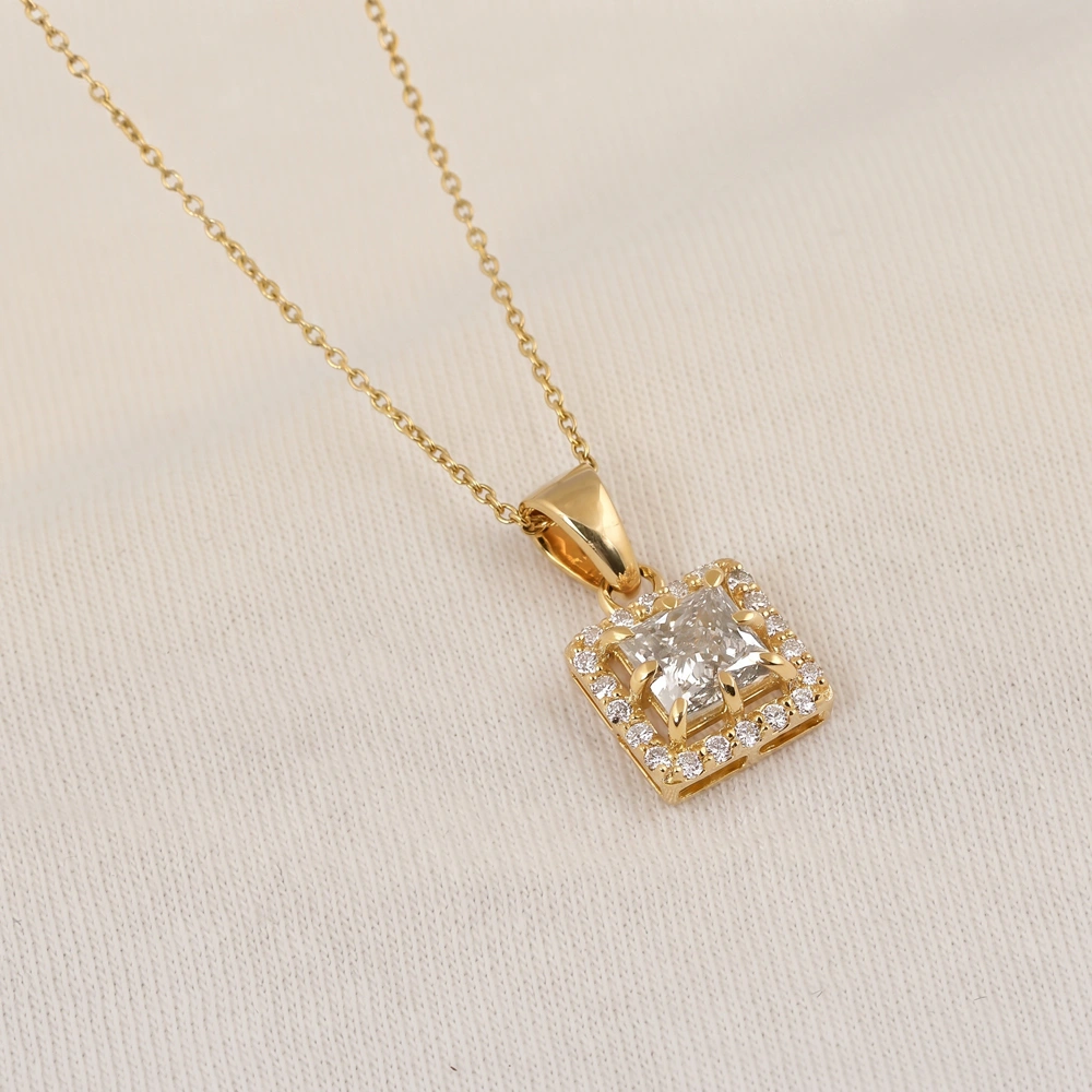 9Kt Solid Yellow Gold Necklace with Lab Grown Diamond 9Kt Solid Yellow Gold Necklace with Lab Grown Diamond