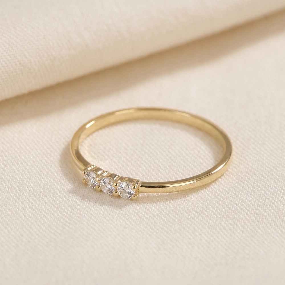 18Kt Yellow Gold Delicate Ring With Lab Grown Diamond