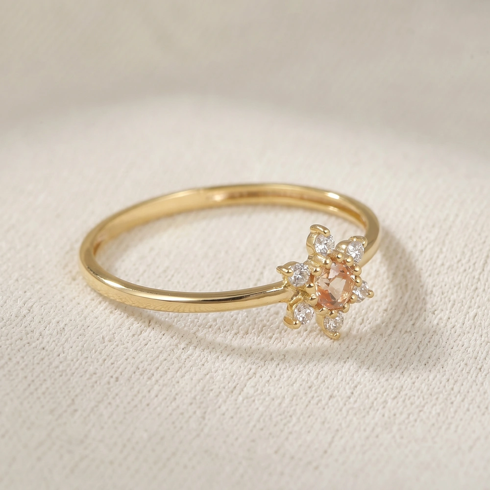 18Kt Yellow Gold Ring With Lab Grown Diamond And Morganite 18Kt Yellow Gold Ring With Lab Grown Diamond And Morganite