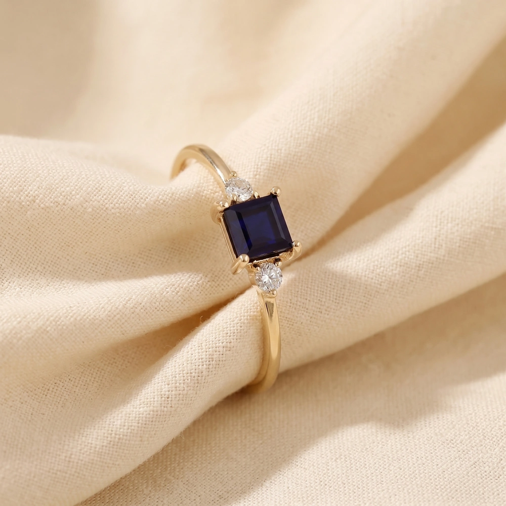 Yellow Gold Ring With Royal Blue Sapphire And Diamond Yellow Gold Ring With Royal Blue Sapphire And Diamond