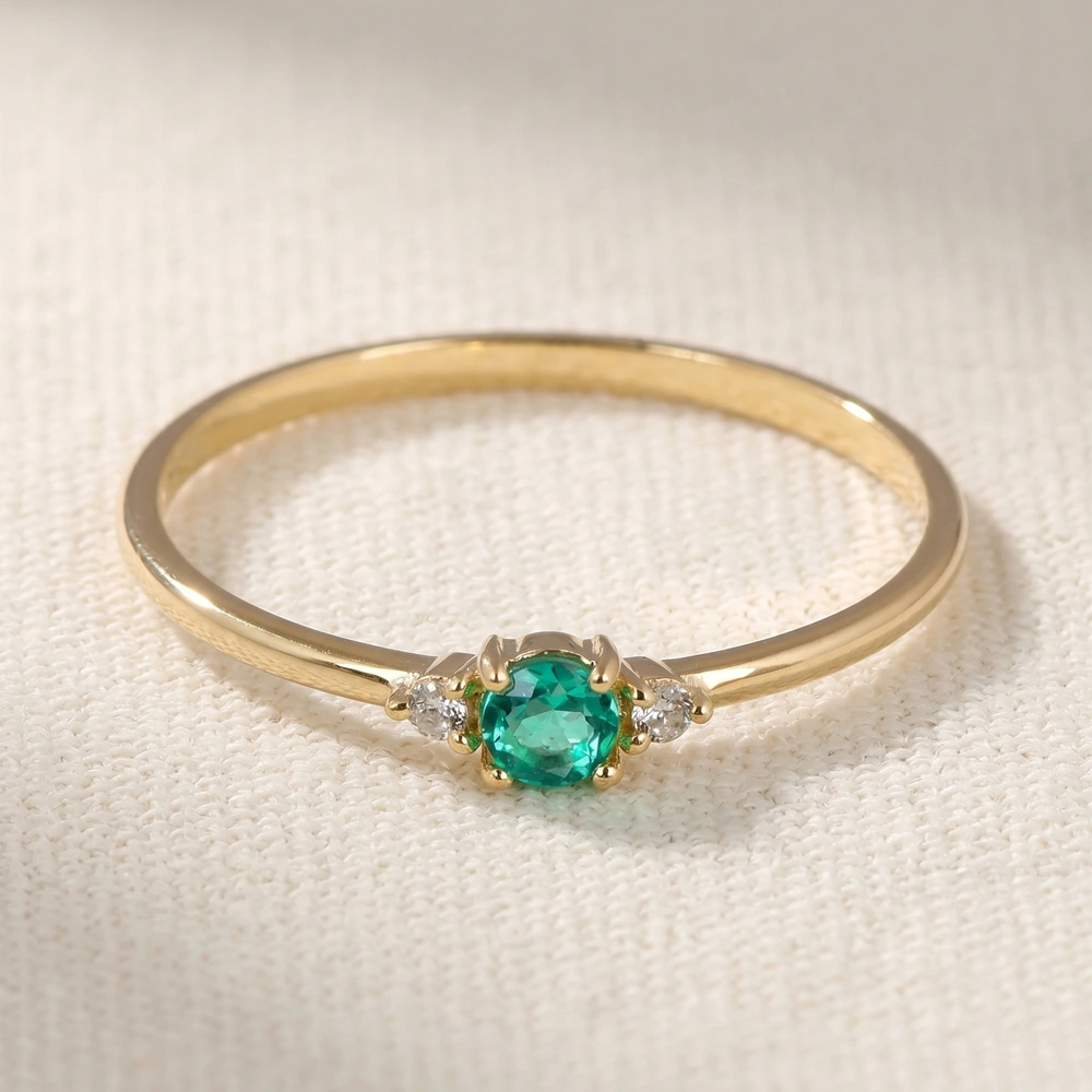 9Kt Yellow Gold Ring With Columbia Emerald And Diamond 9Kt Yellow Gold Ring With Columbia Emerald And Diamond