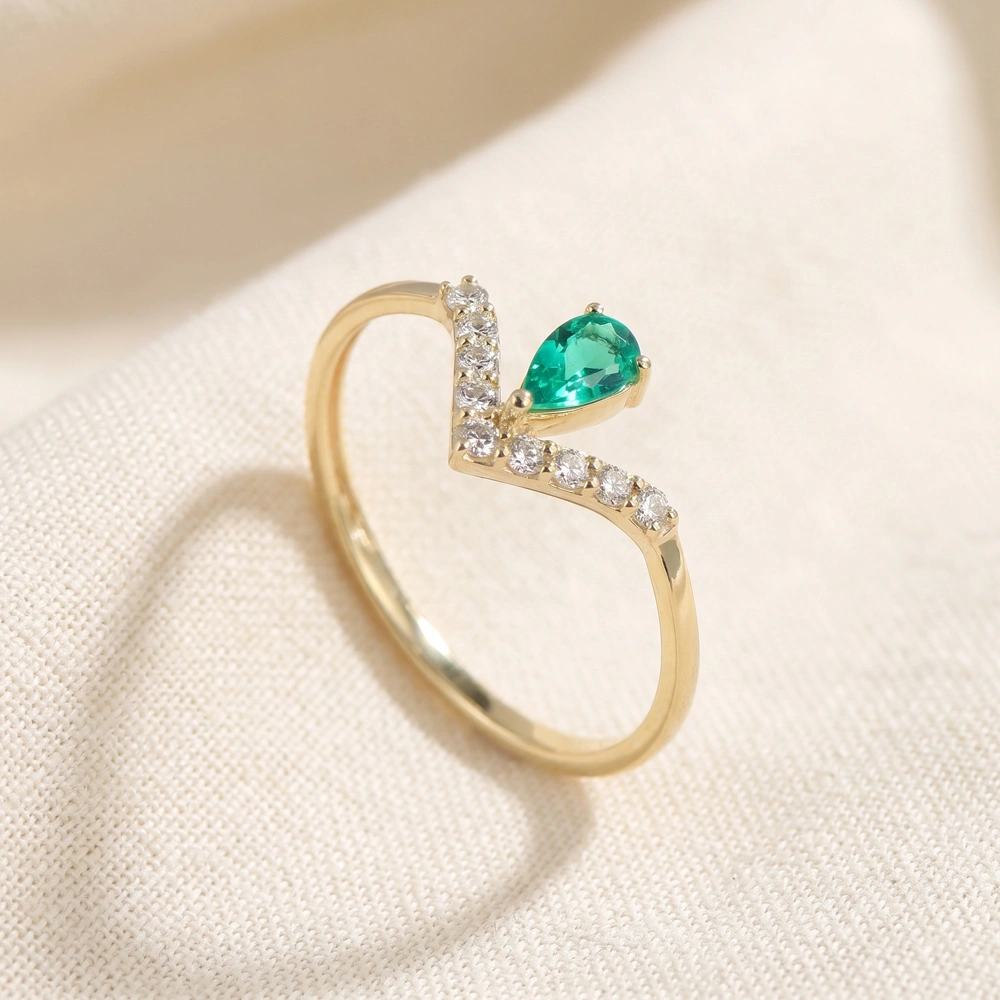 9 Kt Gold Ring With Lab Grown Diamond, Columbia Emerald 9 Kt Gold Ring With Lab Grown Diamond, Columbia Emerald