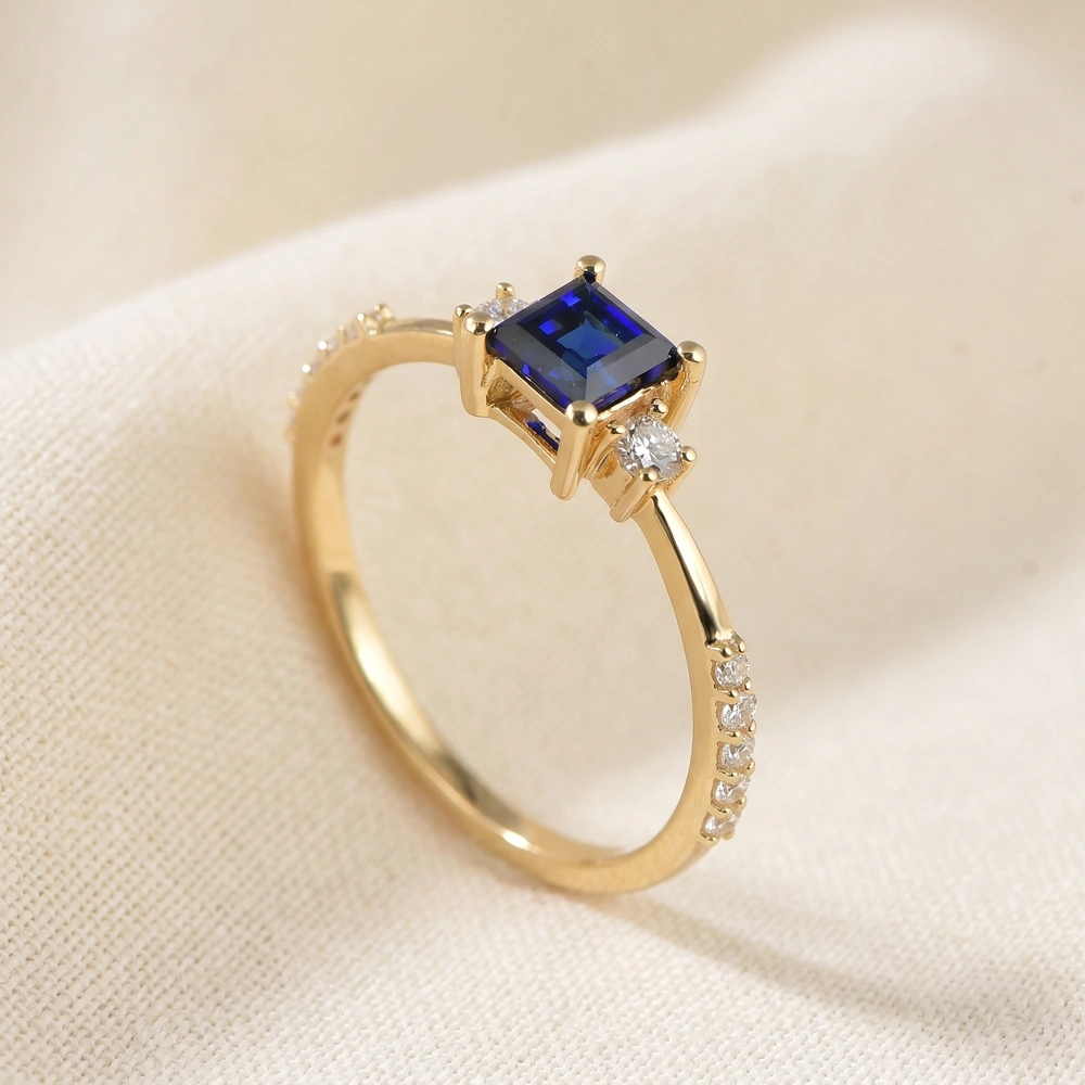 Lab Grown Diamond And Royal Blue Sapphire Gold Ring Lab Grown Diamond And Royal Blue Sapphire Gold Ring