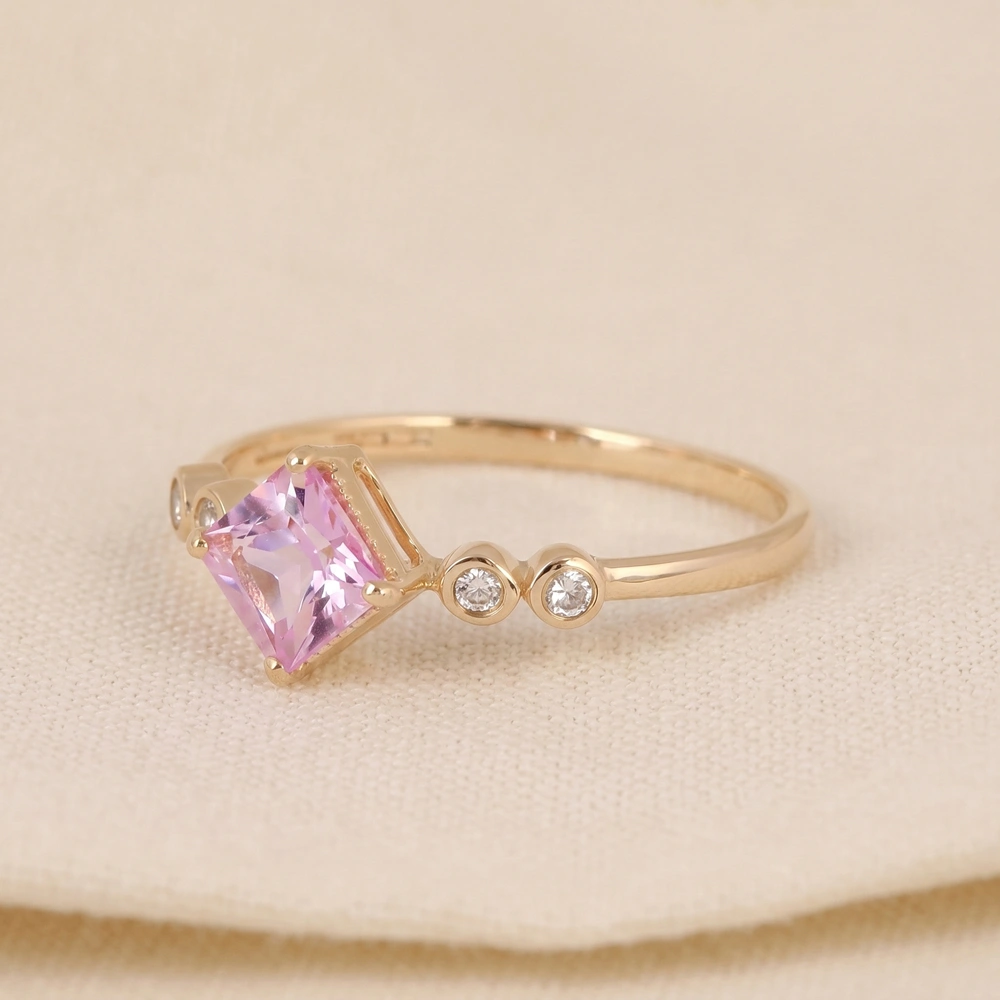 18Kt Gold Ring Lab Grown Diamond And Padparadscha Sapphire 18Kt Gold Ring Lab Grown Diamond And Padparadscha Sapphire