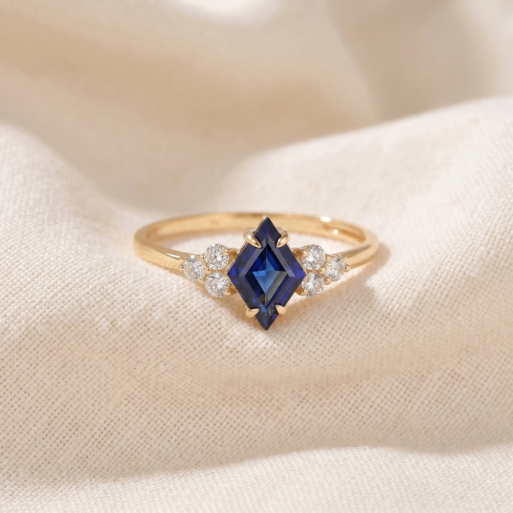 18Kt Gold Ring Lab Grown Diamond And Blue Sapphire 18Kt Gold Ring Lab Grown Diamond And Blue Sapphire
