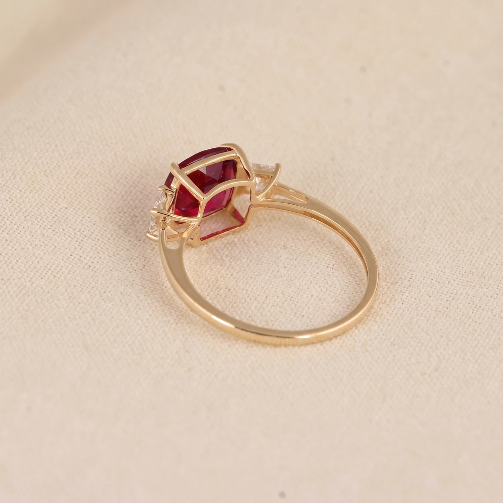 Lab Created Diamond With Pigeon Blood Ruby 18Kt Gold Ring Lab Created Diamond With Pigeon Blood Ruby 18Kt Gold Ring