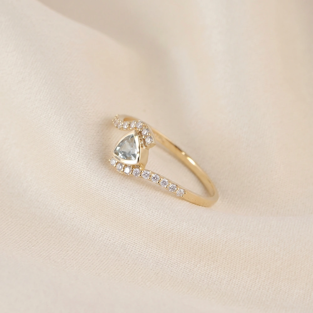 Handcrafted Aquamarine 9Kt Yellow Gold Ring Lab Diamond Handcrafted Aquamarine 9Kt Yellow Gold Ring Lab Diamond