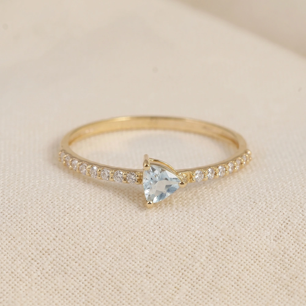Lab Grown Diamond Handcrafted Gold Ring With Aquamarine Lab Grown Diamond Handcrafted Gold Ring With Aquamarine