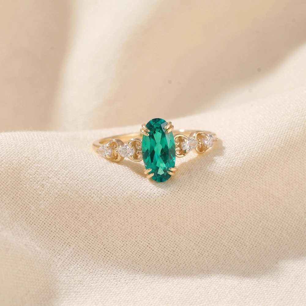 Lab Grown Diamond And Columbia Emerald Gemstone Gold Ring Lab Grown Diamond And Columbia Emerald Gemstone Gold Ring