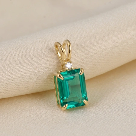 14Kt Yellow Gold Lab Grown Diamond Columbia Emerald Charm
