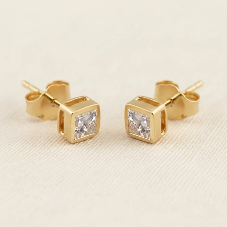 9Kt Yellow Gold Studs with Certified Lab Grown Diamond 9Kt Yellow Gold Studs with Certified Lab Grown Diamond