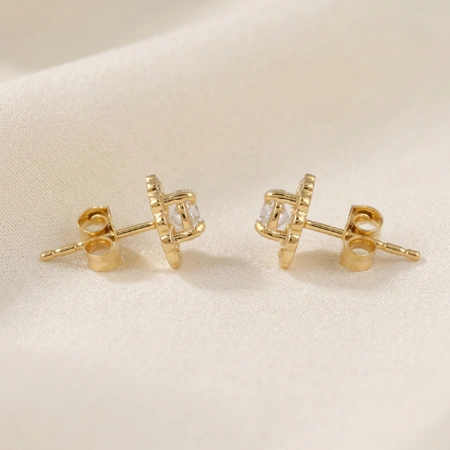 Wholesale Elegant Gold Studs with Lab Grown Diamond Wholesale Elegant Gold Studs with Lab Grown Diamond