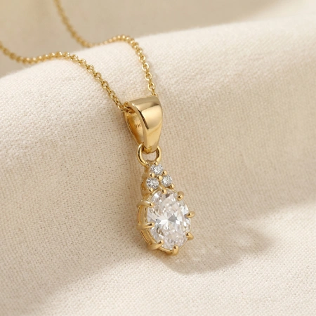 Elegant 14Kt Gold Necklace with Lab Grown Diamond