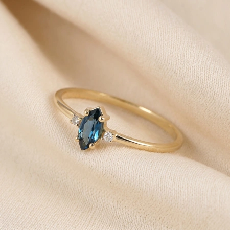 9Kt Yellow Gold Ring With London Blue Topaz And Diamond