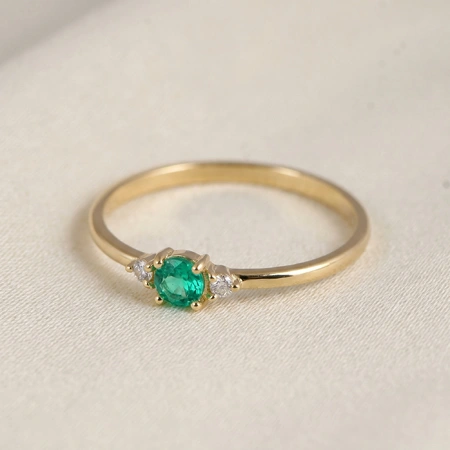 9Kt Yellow Gold Ring With Columbia Emerald And Diamond 9Kt Yellow Gold Ring With Columbia Emerald And Diamond