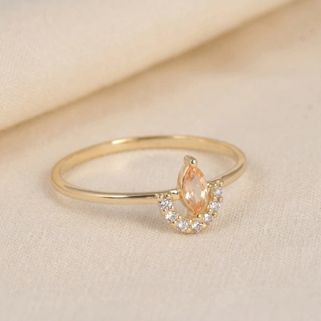 Exquisite Gold Ring With Lab Grown Diamond And Morganite Exquisite Gold Ring With Lab Grown Diamond And Morganite