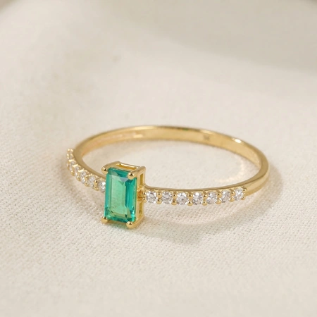 9Kt Yellow Gold Ring With Lab Grown Diamond, Columbia Emerald 9Kt Yellow Gold Ring With Lab Grown Diamond, Columbia Emerald