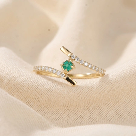 9Kt Gold Ring With Lab Grown Diamond And Columbia Emerald