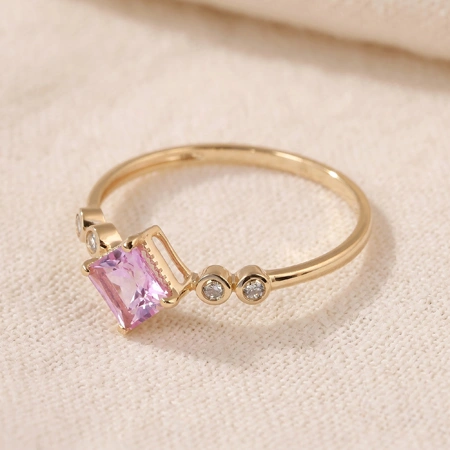 18Kt Gold Ring Lab Grown Diamond And Padparadscha Sapphire 18Kt Gold Ring Lab Grown Diamond And Padparadscha Sapphire