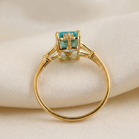 18Kt Gold Ring Lab Grown Diamond And Paraiba Tourmaline 18Kt Gold Ring Lab Grown Diamond And Paraiba Tourmaline