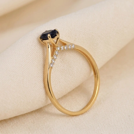 9Kt Gold Ring With Lab Grown Diamond And Royal Blue Sapphire