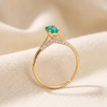 9 Kt Yellow Gold Ring Lab Grown Columbia Emerald And Diamond