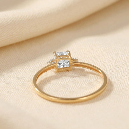 Sustainable Solitaire Gold Ring With Lab Grown Diamond