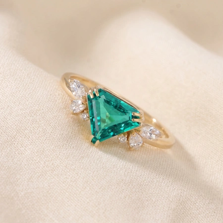 Lab Grown Diamond Columbia Emerald 9Kt Gold Ring Lab Grown Diamond Columbia Emerald 9Kt Gold Ring