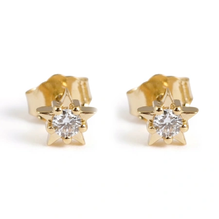 9 Kt Yellow Gold Studs Production with Lab Grown Diamond 9 Kt Yellow Gold Studs Production with Lab Grown Diamond