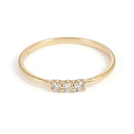 18Kt Yellow Gold Delicate Ring with Lab Grown Diamond 18Kt Yellow Gold Delicate Ring with Lab Grown Diamond