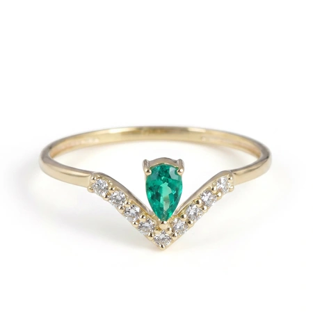 9 Kt Gold Ring with Lab Grown Diamond, Columbia Emerald