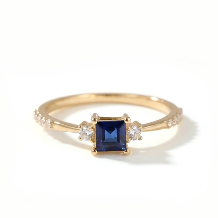 Lab Grown Diamond and Royal Blue Sapphire Gold Ring Lab Grown Diamond and Royal Blue Sapphire Gold Ring