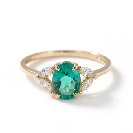 18Kt Gold Ring with Lab Grown Diamond and Columbia Emerald
