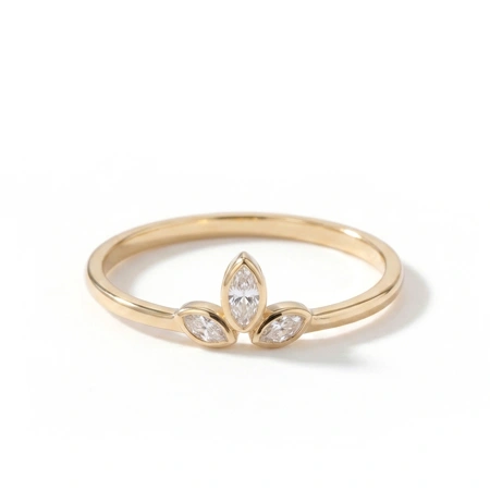 Stunning 9Kt Yellow Gold Ring with Lab Grown Diamond